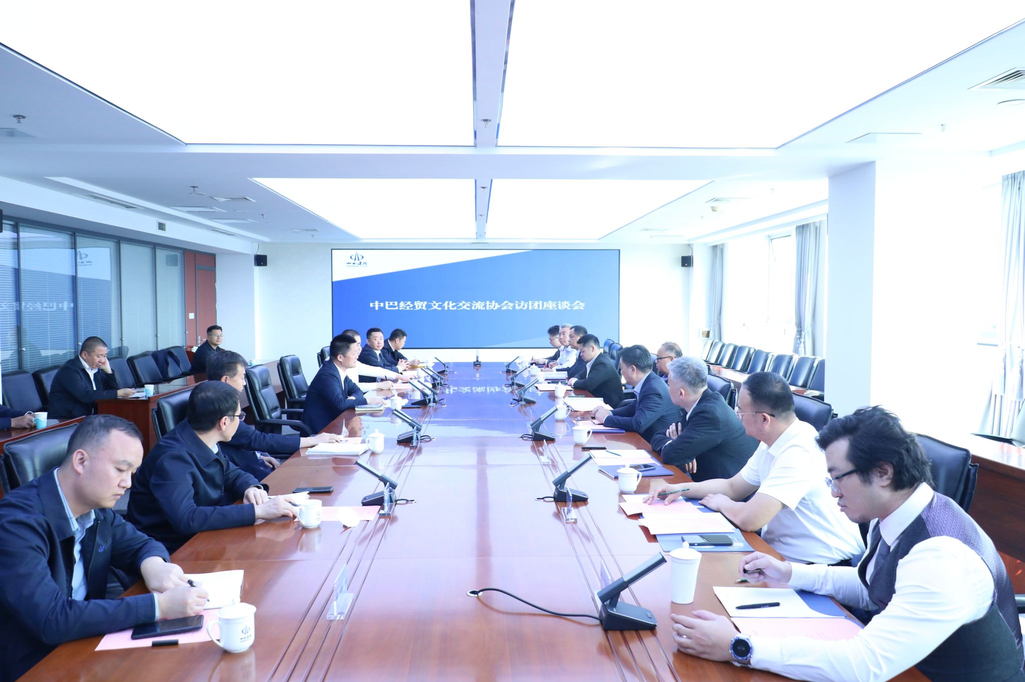 山西建投集团与巴拿马访团举行工作会谈