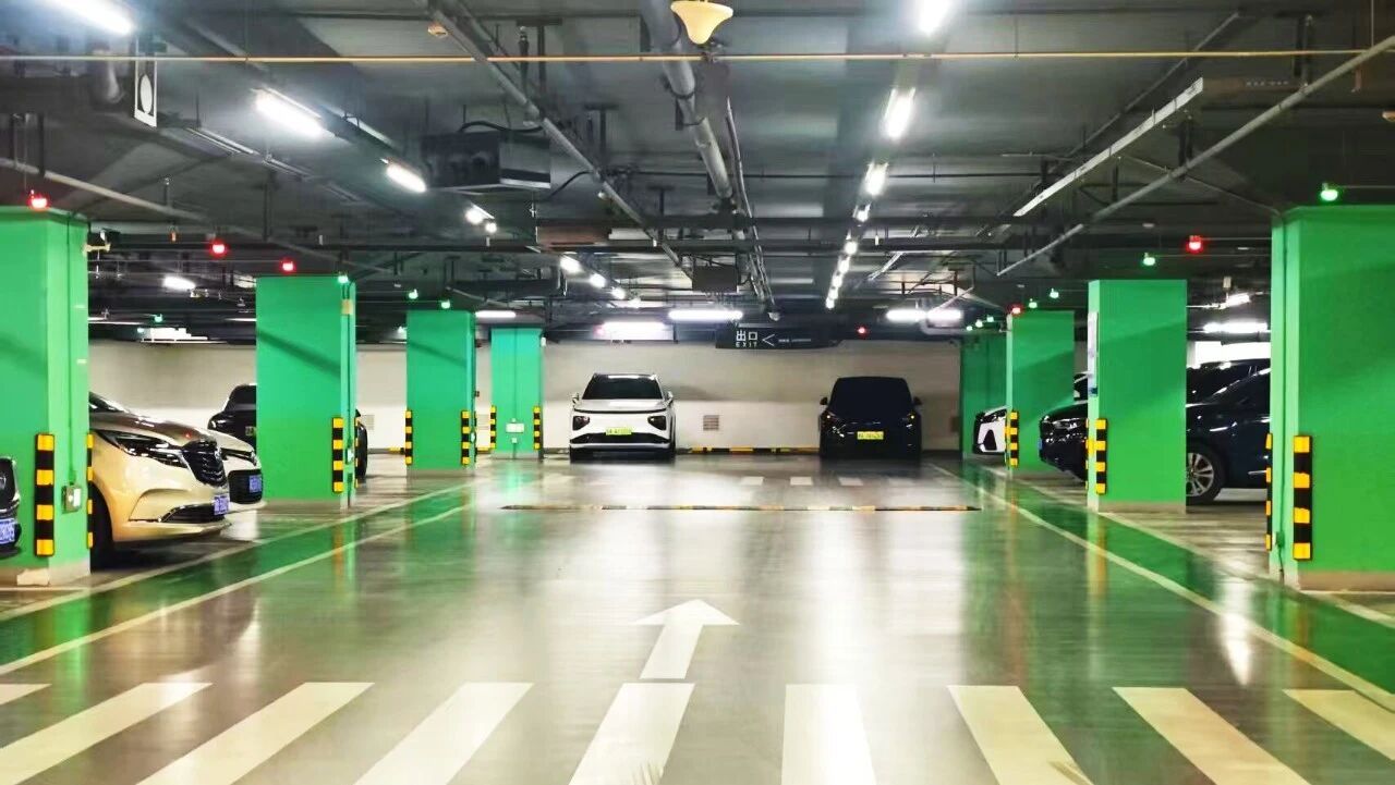 1F77C