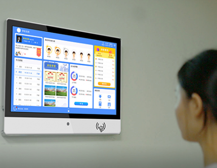 购买智慧电子班牌需要考虑哪些因素？